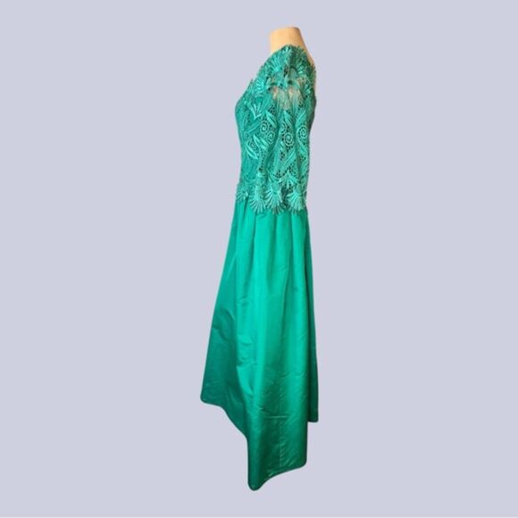 Vintage Rizik Bros. Emerald Green Evening Gown with Lace Bodice - Picture 4 of 8